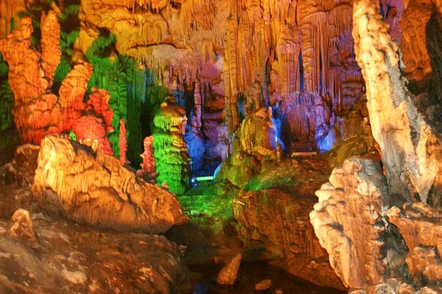 B020动漫卡通-抽象山洞